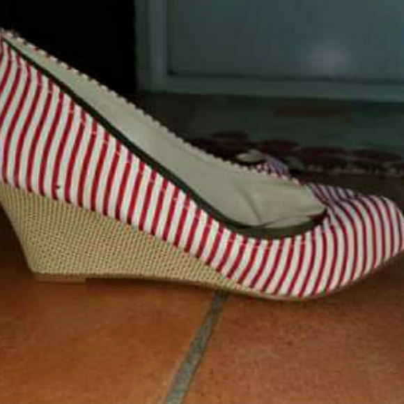 Red Striped Wedges - Picture 2 of 2